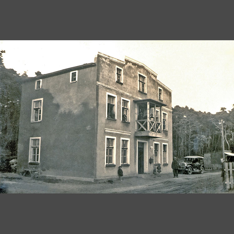 Karwia rok 1929 - poczta (pierwsza kamienica przy ob. ul. Wojska Polskiego)